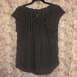 LC Lauren Conrad Tops - LC Lauren Conrad Print Pleated Top size Large LC Lauren Conrad Tops - LC Lauren Conrad Print Pleated Top size Large